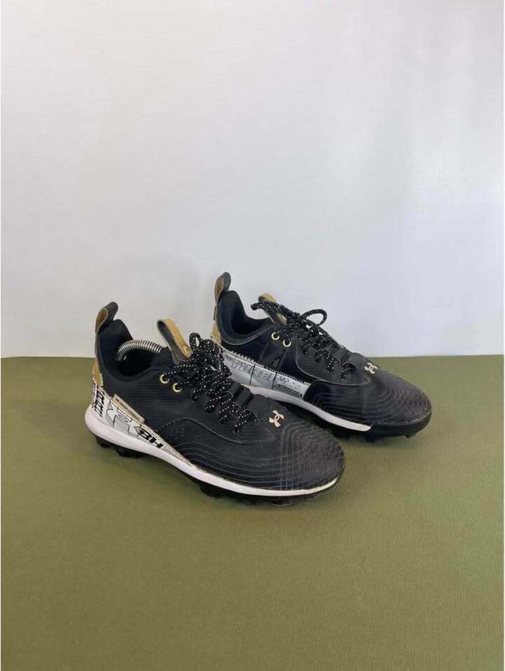 Under Armour Harper 7 Mid RM Youth Baseball Cleats Black Gold 3.5Y